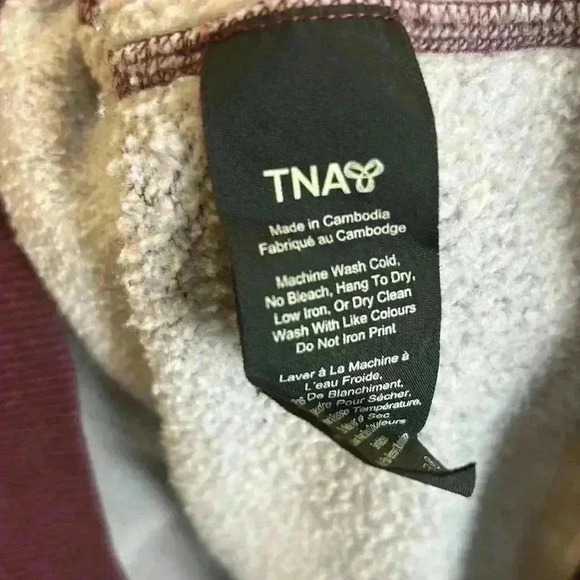 TNA Hoodie Women's Medium Pocket Thick Warm Camping Hiking Fall Sweater Aritizia - Picture 6 of 6